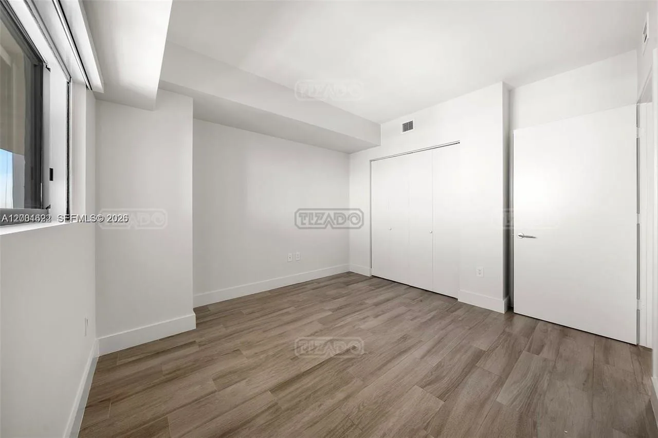 460 NE 28th 400 foto 5