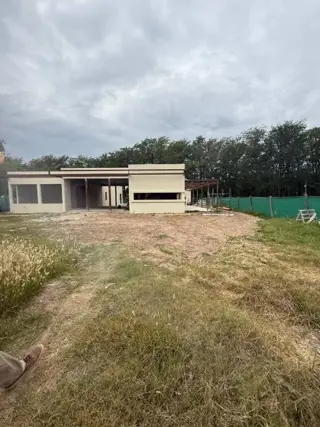 CASA DE CATEGORIA DE 5 AMBIENTES A ESTRENAR foto 2