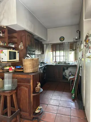 CASA CON LOCAL Y 2 PH , LOTE DE 8.66 X 27 MTS , EXC UBICACION MEDIA CUADRA DE AV ESCALADA foto 2