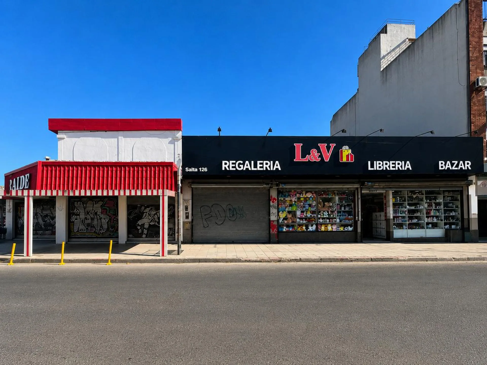VENTA LOCAL MORON 832 MTS ESQUINA ESTRATEGICA foto 2