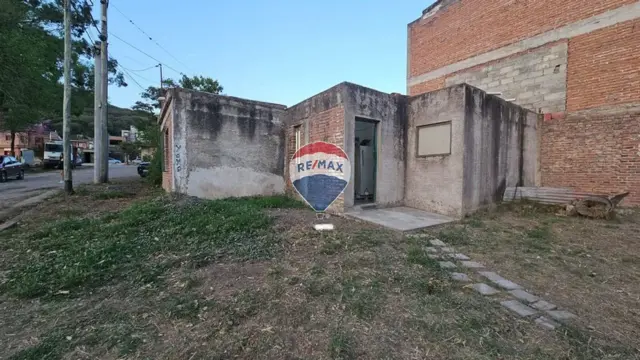 VENTA CASA 2 DORMITORIOS A RECICLAR LOS PERALES