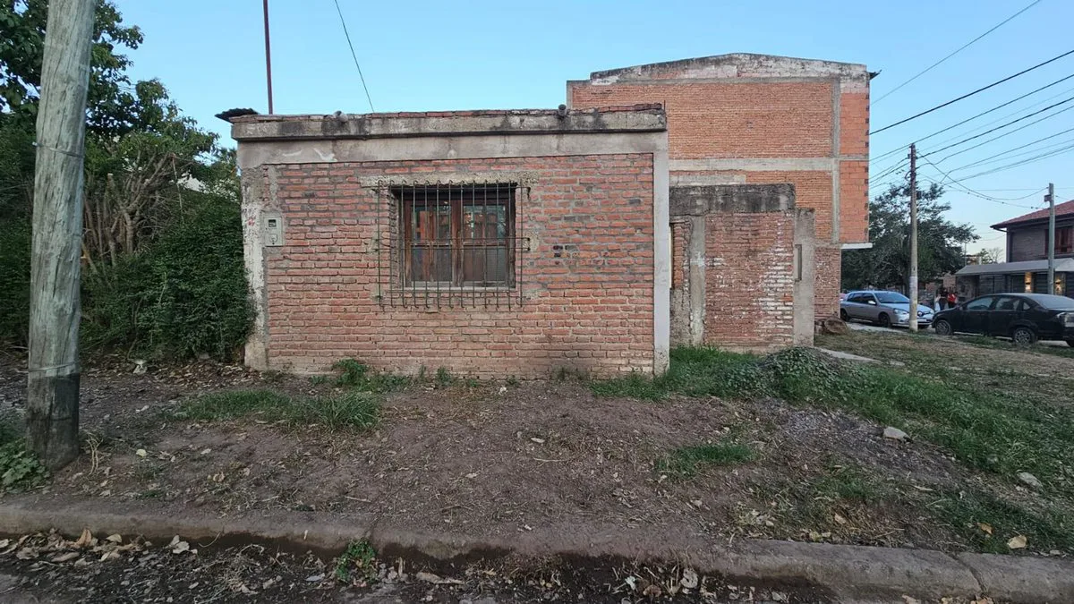 VENTA CASA 2 DORMITORIOS A RECICLAR LOS PERALES foto 3