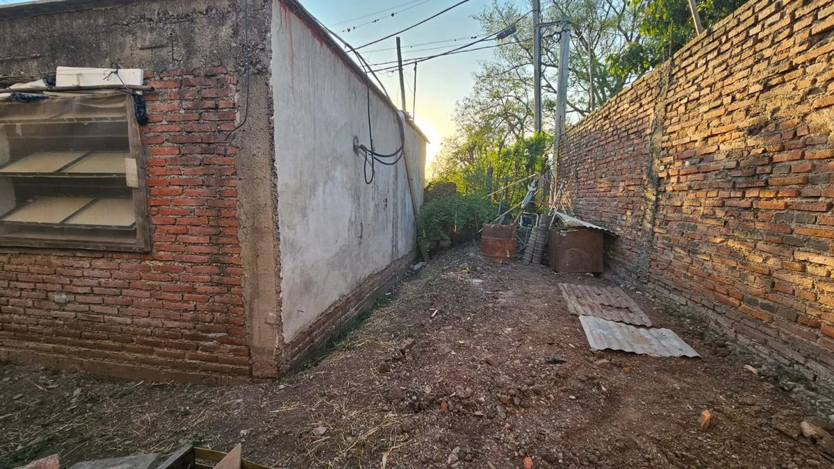 VENTA CASA 2 DORMITORIOS A RECICLAR LOS PERALES foto 4