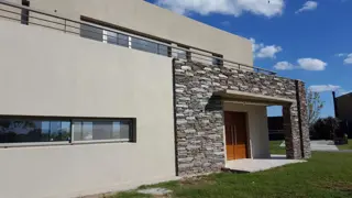 HERMOSA CASA A ESTRENAR - EL CANTON - BARRIO ISLAS foto 2