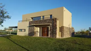 HERMOSA CASA A ESTRENAR - EL CANTON - BARRIO ISLAS foto 4