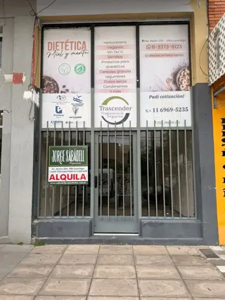 Local comercial sobre Av. Pte Peron de 4 x 10. Excelente ubicacion foto 1