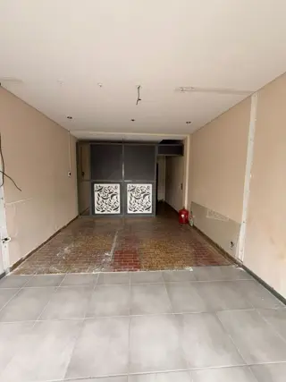 Local comercial sobre Av. Pte Peron de 4 x 10. Excelente ubicacion foto 2
