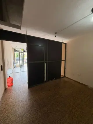 Local comercial sobre Av. Pte Peron de 4 x 10. Excelente ubicacion foto 4