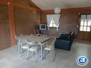 COMPLEJO DE DEPTOS CENTRICOS - CAPACIDAD 2 A 6 PERSONAS - PILETA-PARQUE-COCHERAS-WIFI foto 3