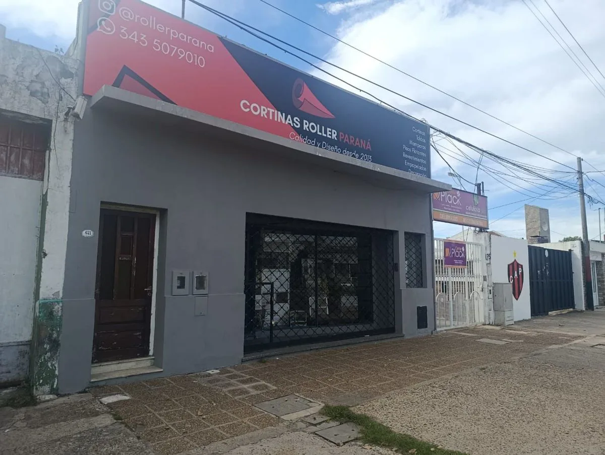 Propiedad con 5 departamentos en Av. Churruarín foto 2