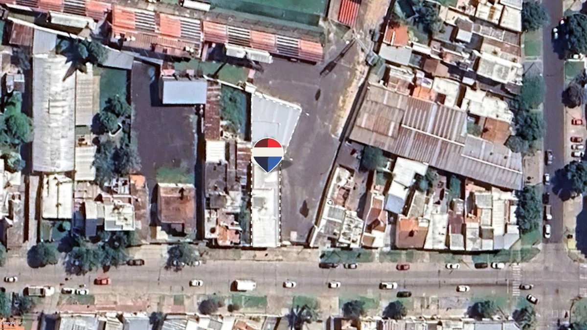 Propiedad con 5 departamentos en Av. Churruarín foto 4