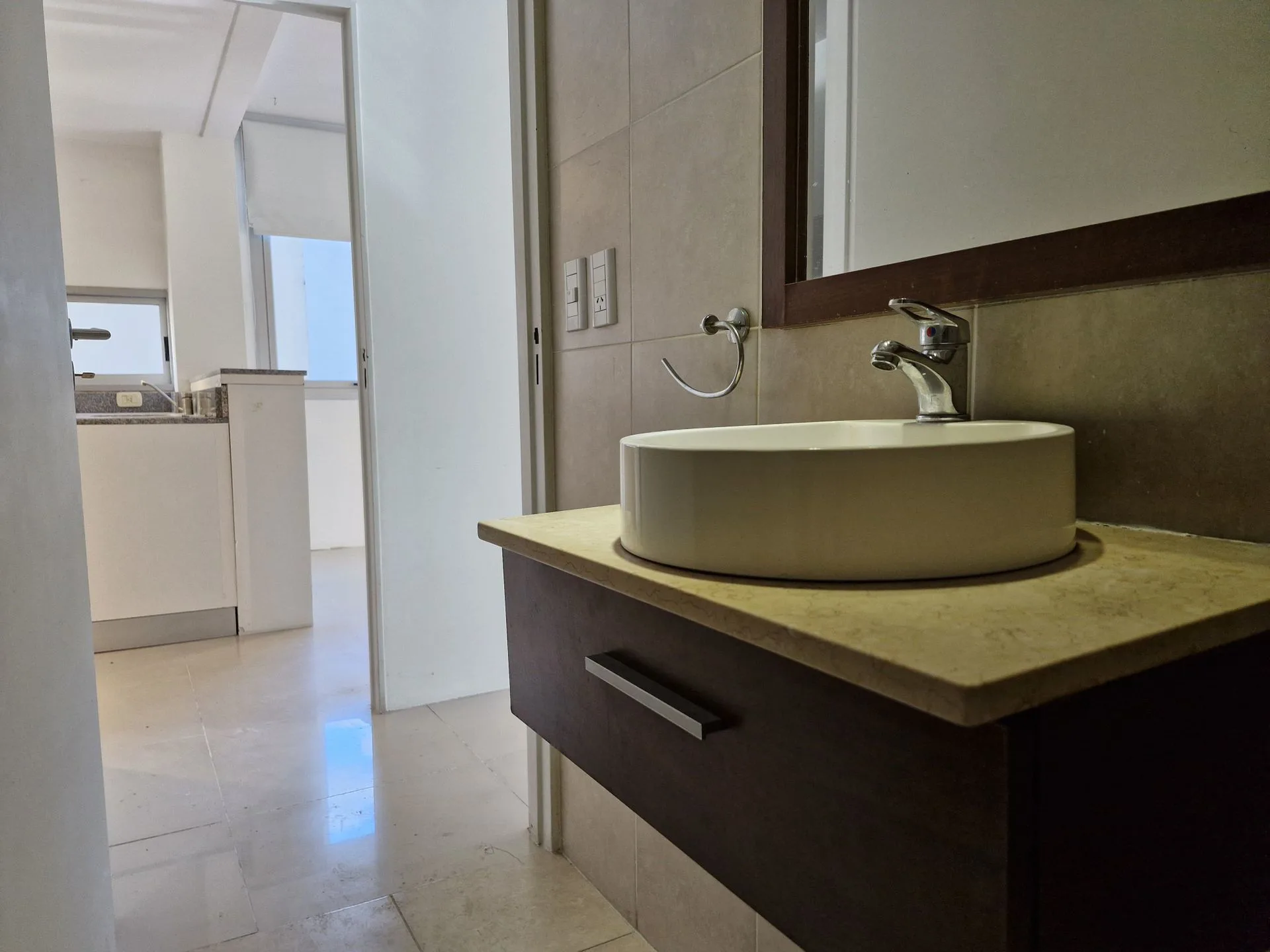 ALQUILER 2 AMBIENTES BAÑO Y TOILETTE CON AMENITIES foto 3