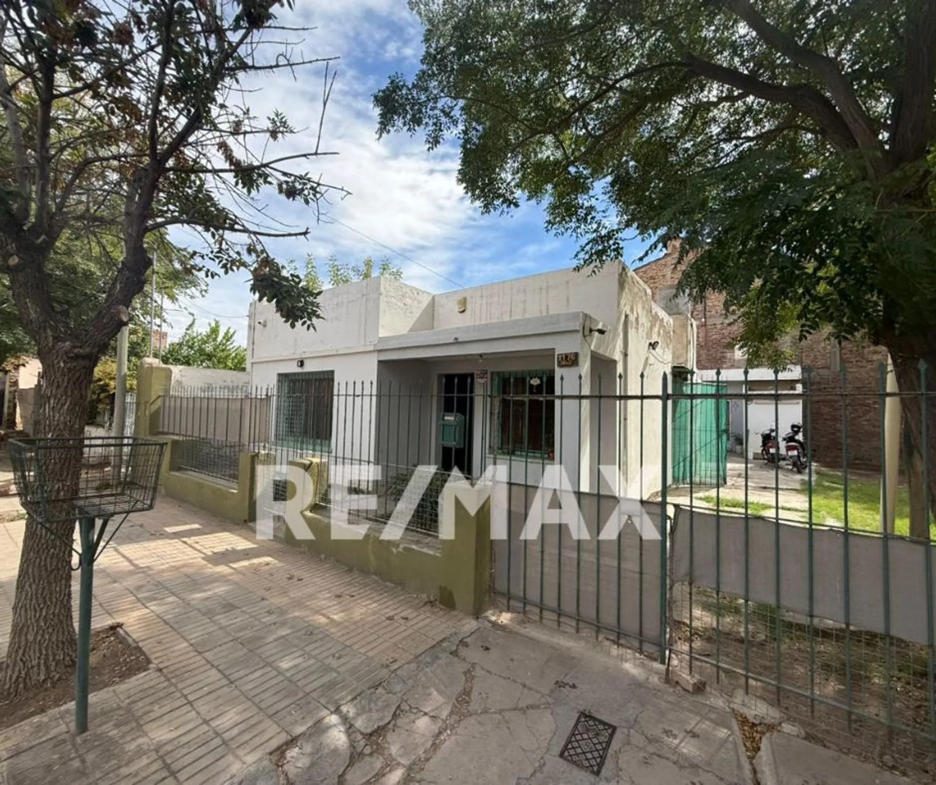 VENTA CASA A REFACCCIONAR CIPOLLETTI foto 2