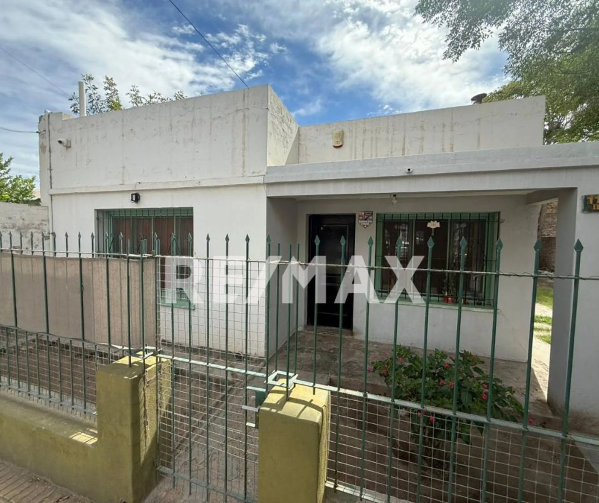 VENTA CASA A REFACCCIONAR CIPOLLETTI foto 3