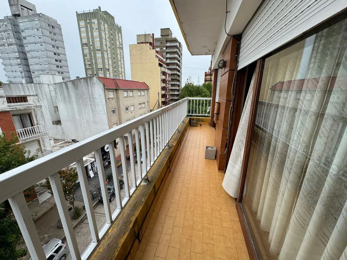 VENTA DEPARTAMENTO 3 AMBIENTES COCHERA BALCON FTE