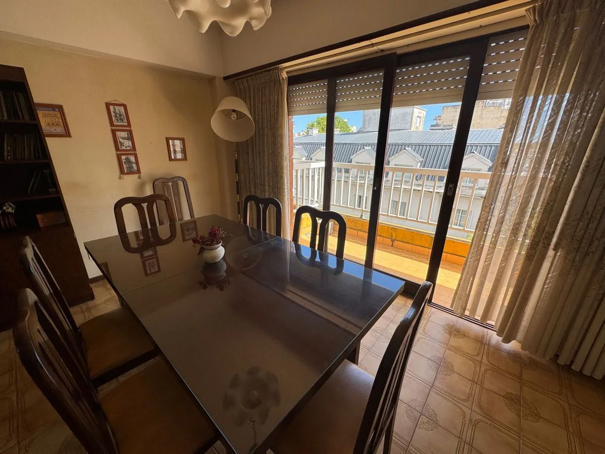 VENTA DEPARTAMENTO 3 AMBIENTES COCHERA BALCON FTE foto 2