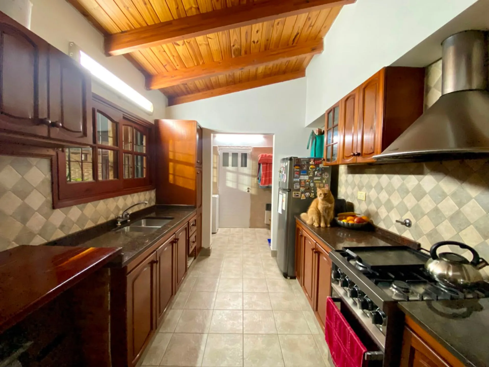 Casa de 3 Dormitorios con Jardín, Patio y Cochera foto 2