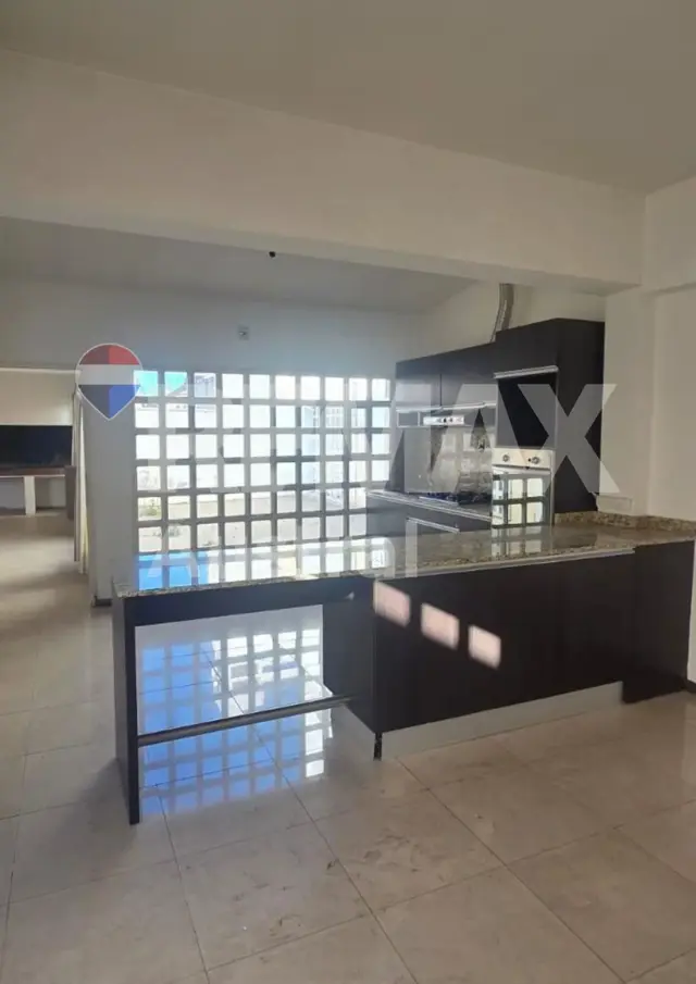 CASA 3 DORMITORIOS-BARRIO ROCA