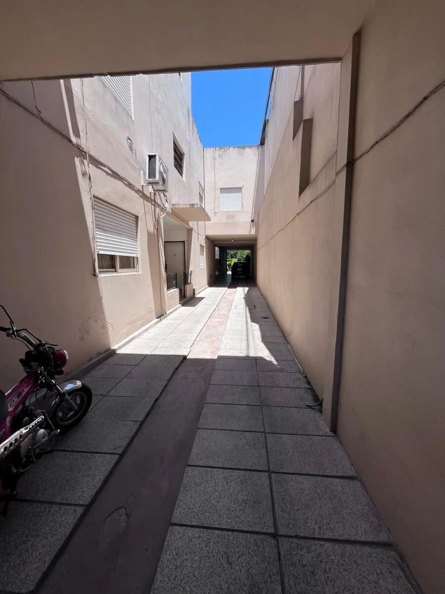 Departamento en venta en Haedo, 3 ambientes, 65 m² foto 2
