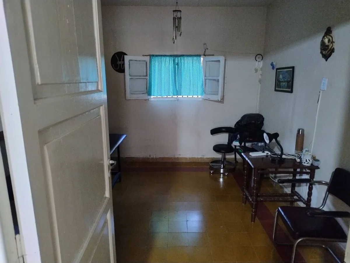 Terreno de 2129 m2, con casa. Rivadavia foto 5