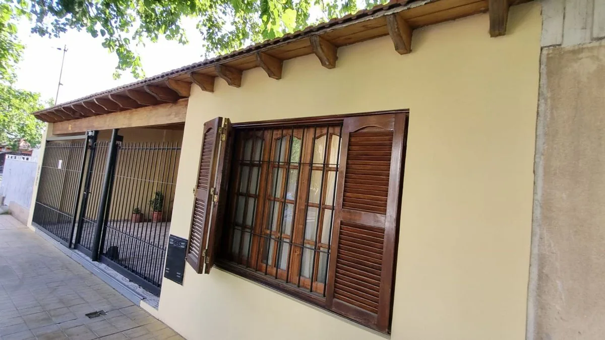 Casa con pileta. 3 habitaciones. 3 baños. Capital foto 3