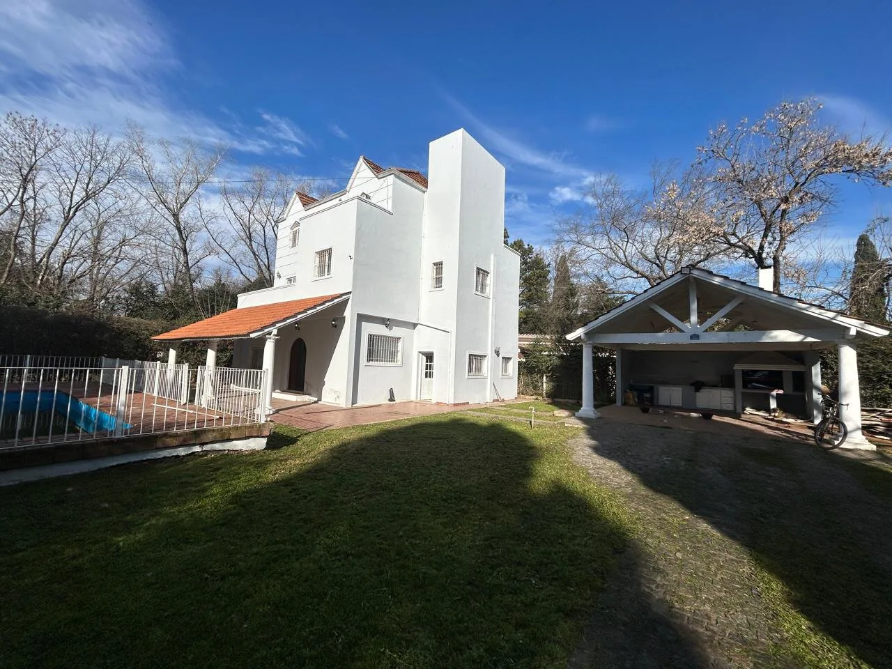 CASA EN VTA-5 AMB en DEL VISO | APTA CRÉDITO | 800 m² de lote/PILETA/QUINCHO foto 3