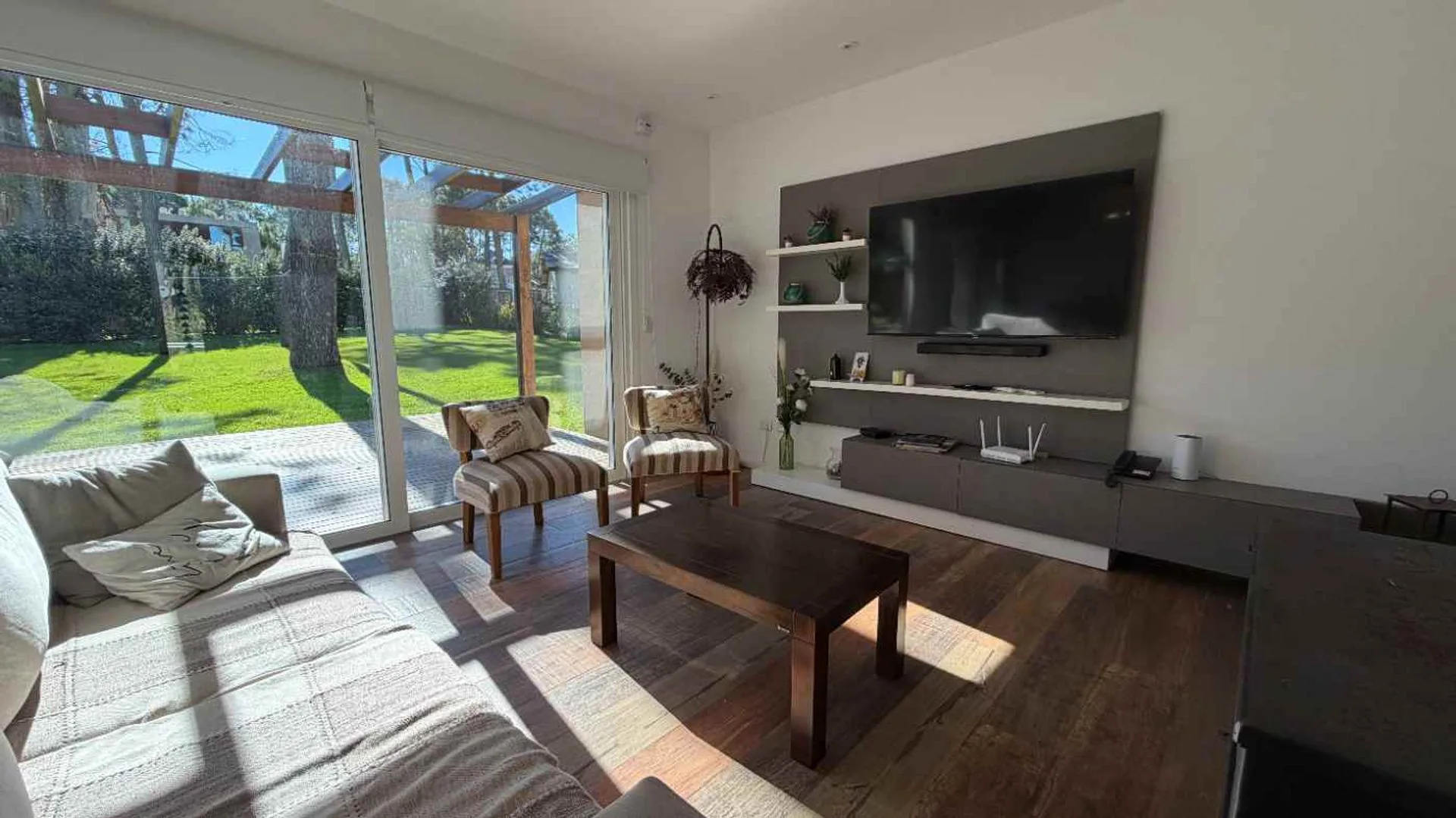 Venta Casa 5 ambientes con piscina Alamos Pinamar foto 2