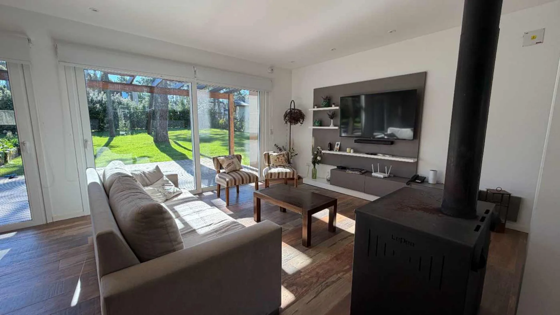 Venta Casa 5 ambientes con piscina Alamos Pinamar foto 4