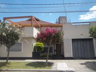 Villa Tesei: Robusta propiedad. Ideal 2 familias. foto 2