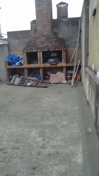 IMPORTANTE PROPIEDAD, SOBRE AV. MARQUEZ, CON GALPON Y DOS VIVIENDAS foto 3