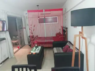 ALQUILER SIN MUEBLES AMPLIO DEPTO. UN AMBIENTE CON BALCON MUY LUMINOSO foto 4