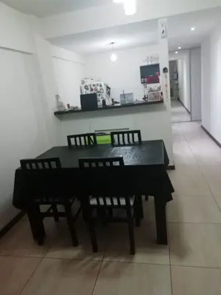 ALQUILER SIN MUEBLES AMPLIO DEPTO. UN AMBIENTE CON BALCON MUY LUMINOSO foto 5