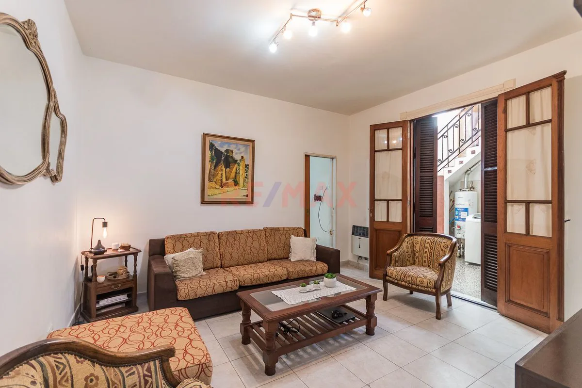 VENTA PH 4 AMBIENTES CON PATIO Y TERRAZA PROPIA foto 2