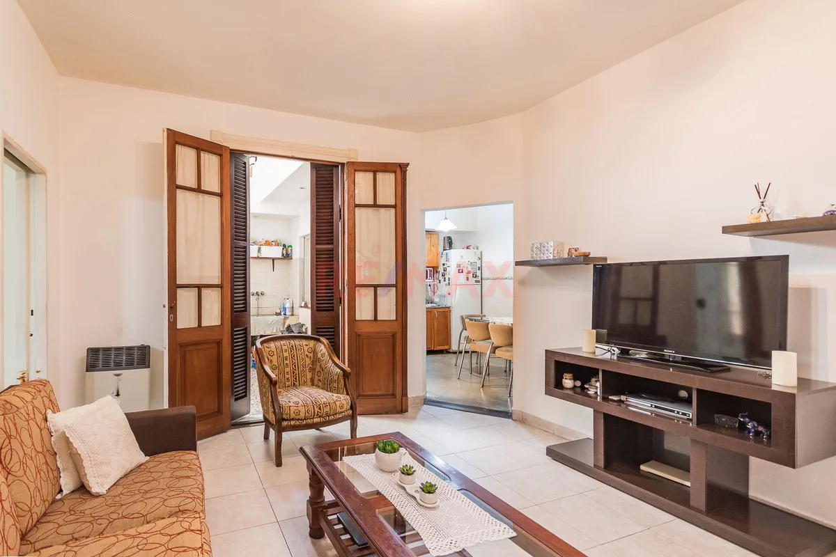 VENTA PH 4 AMBIENTES CON PATIO Y TERRAZA PROPIA foto 3