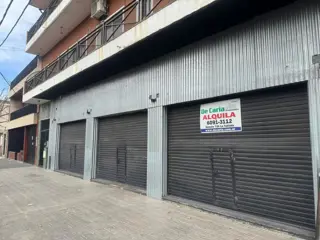 Excelentes locales a metros de San Pantaleón foto 1