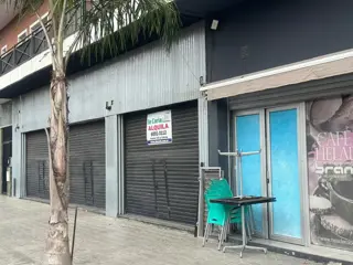 Excelentes locales a metros de San Pantaleón foto 2