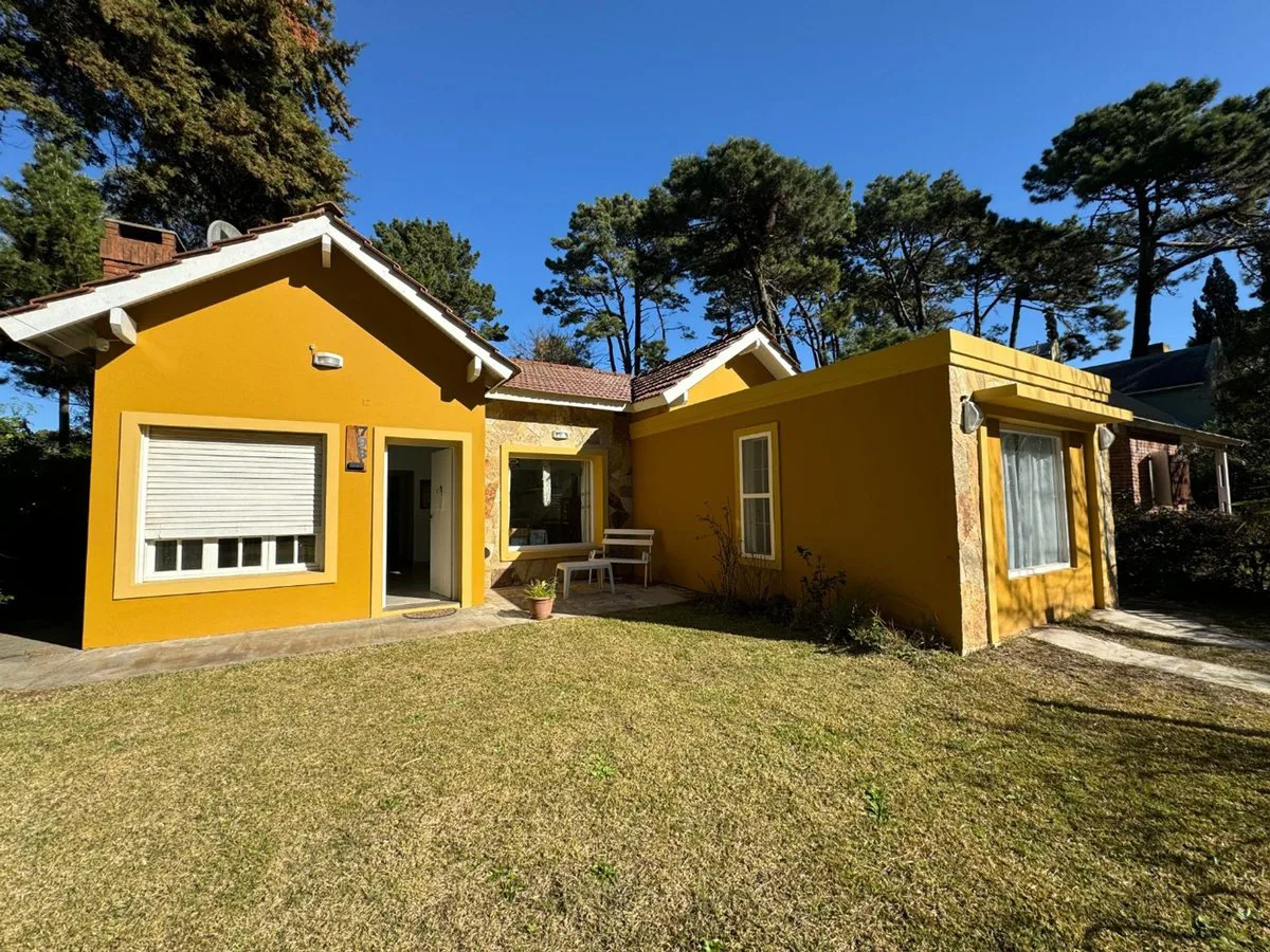Casa tres dormitorios con piscina cerca del mar