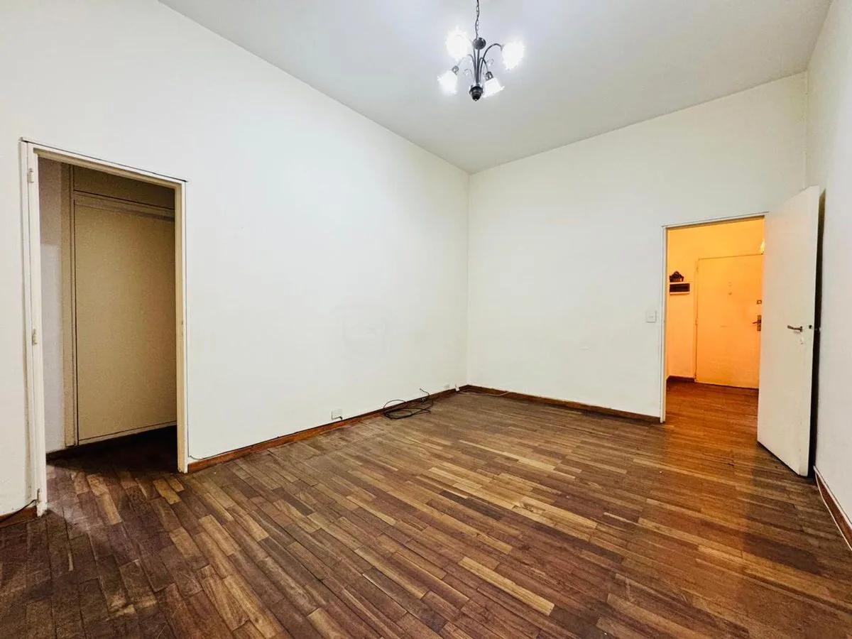 VENTA DEPARTAMENTO TRES AMBIENTES CABA. FINANCIA foto 2