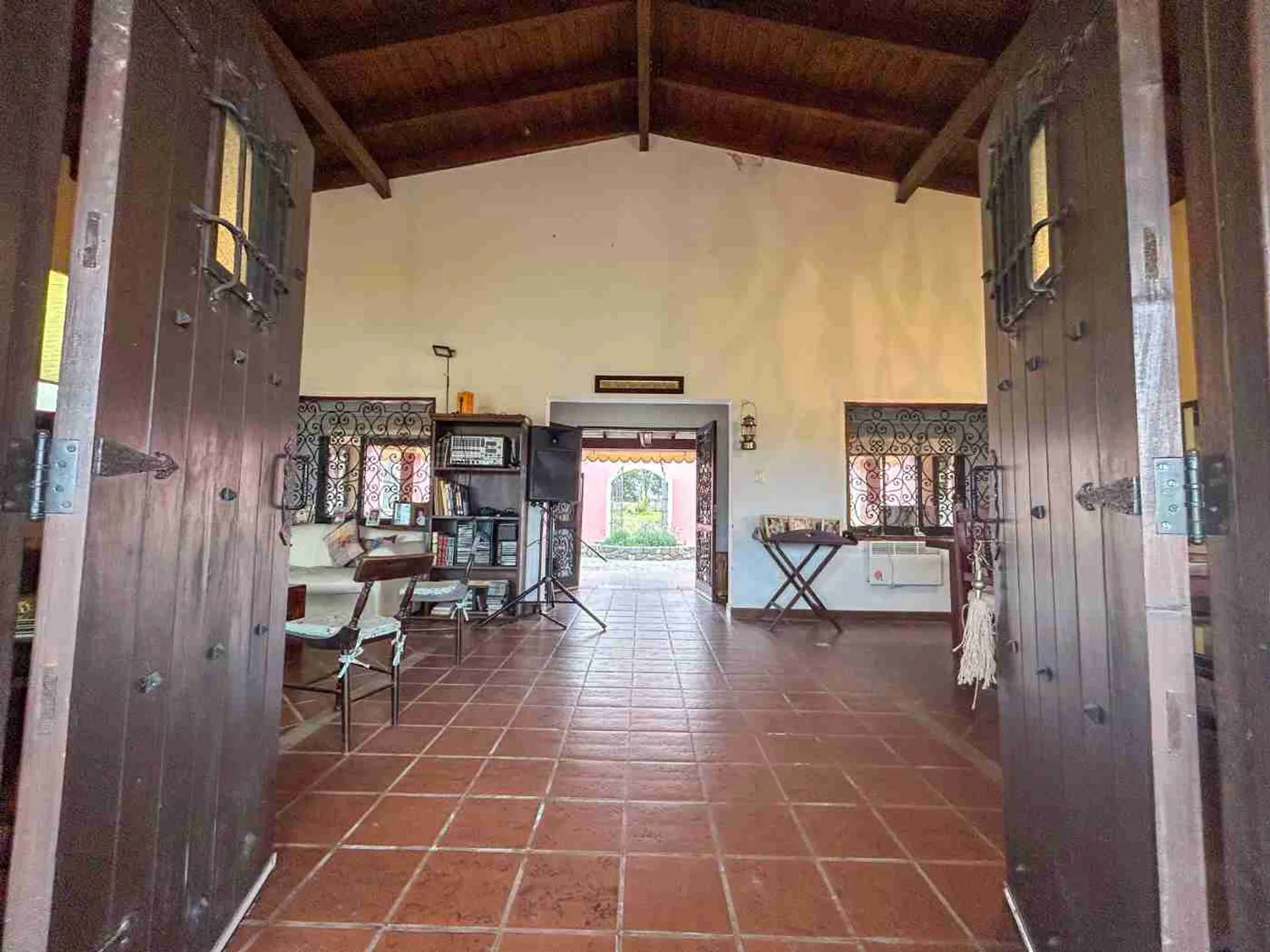 Venta casa finca 4 dormitorios 6Ha Campo Quijano foto 3