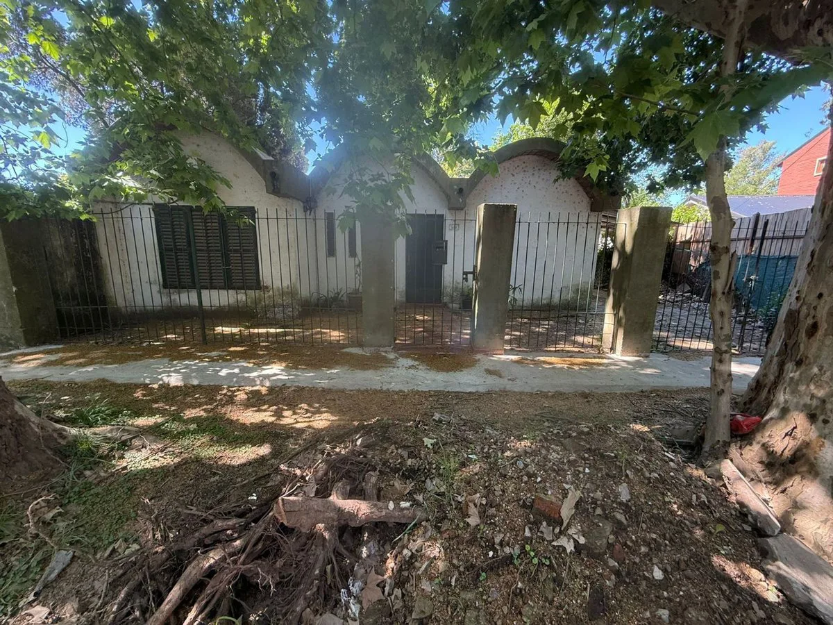 VENTA CASA 4 AMBIENTES EN PARQUE LELOIR foto 3