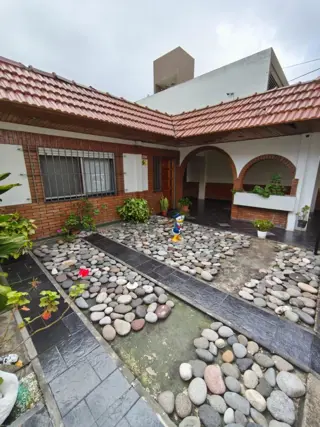VENTA DE CASA CUATRO AMB. foto 1