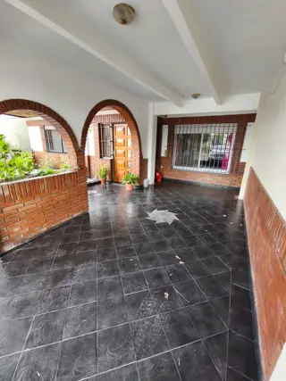 VENTA DE CASA CUATRO AMB. foto 2