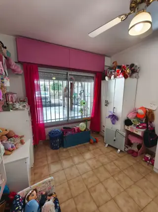 VENTA DE CASA CUATRO AMB. foto 3