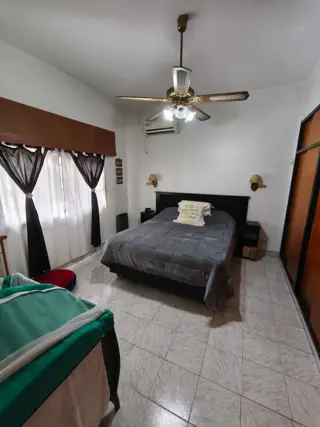 VENTA DE CASA CUATRO AMB. foto 4