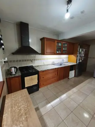 VENTA DE CASA CUATRO AMB. foto 5