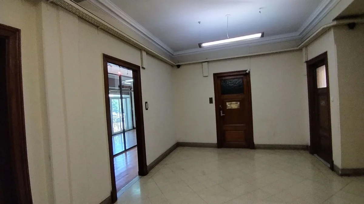Venta Oficina Centro, Renovada c/balcon y cochera foto 3