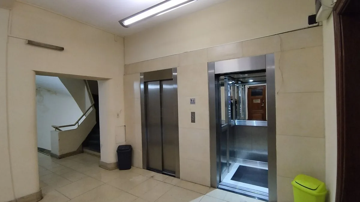Venta Oficina Centro, Renovada c/balcon y cochera foto 4