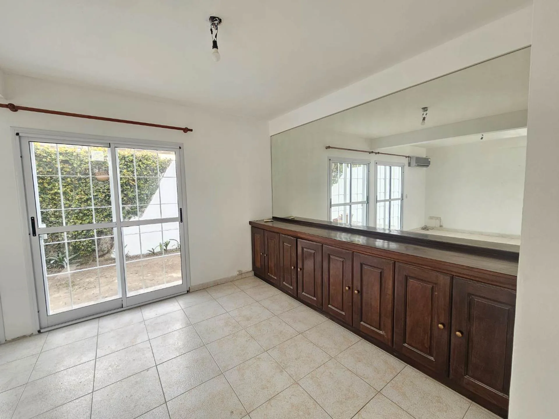 DUPLEX 3 DORMITORIOS EN ALQUILER COCHERA Y PATIO foto 4