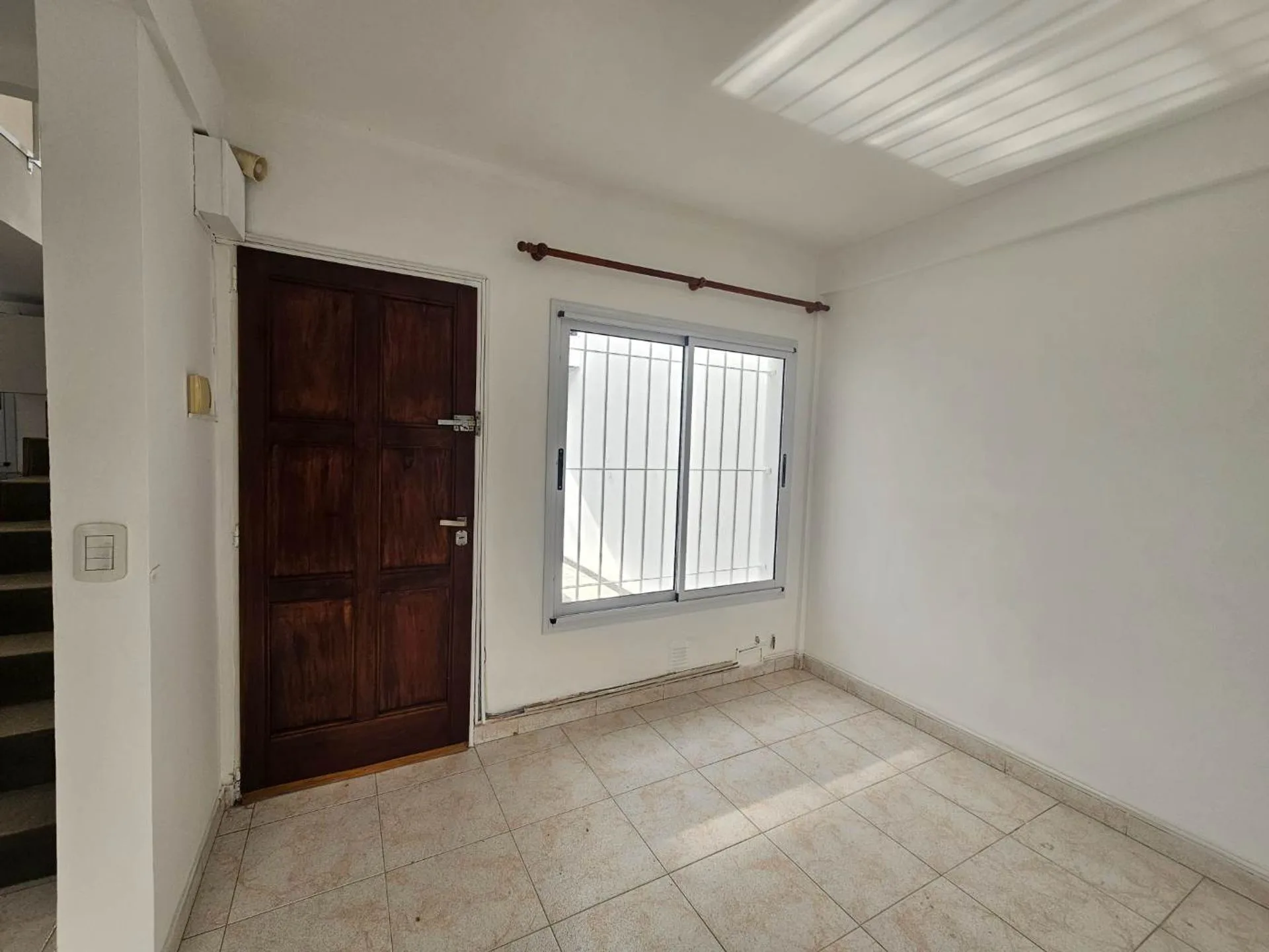 DUPLEX 3 DORMITORIOS EN ALQUILER COCHERA Y PATIO foto 5