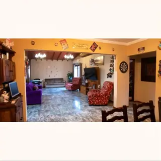 Oportunidad de Inversión en Ezpeleta Este: Casa de 4 Ambientes con Quincho y Conectividad Estratégica foto 5